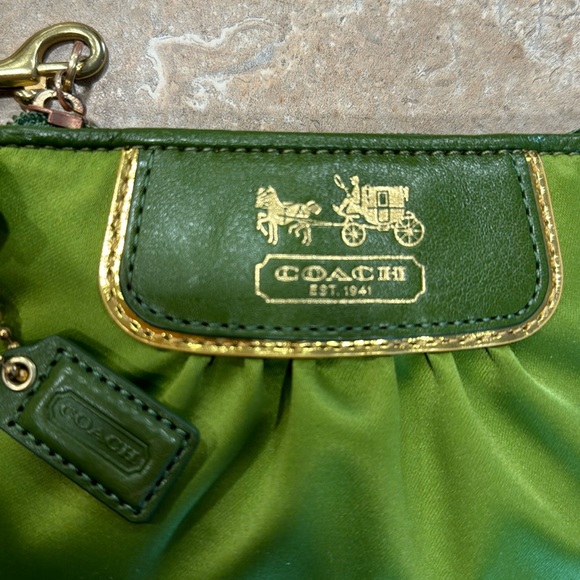 *NEW* Vintage green COACH satin wristlet - Picture 4 of 5
